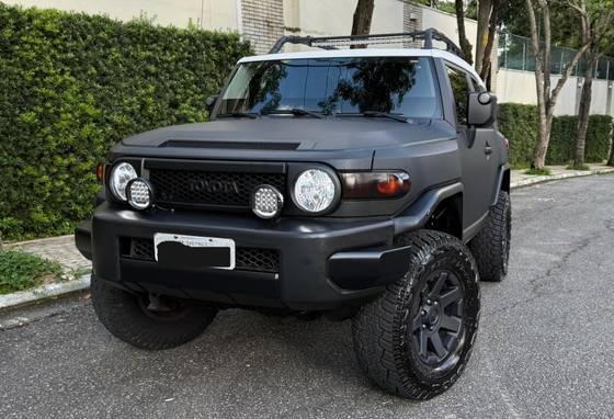 TOYOTA FJ CRUISER 4.0 UNIQUE HERITAGE 4X4 V6 24V GASOLINA 4P AUTOMÁTICO TOYOTA FJ CRUISER 4.0 UNIQUE HERITAGE 4X4 V6 24V GASOLINA 4P AUTOMÁTICO